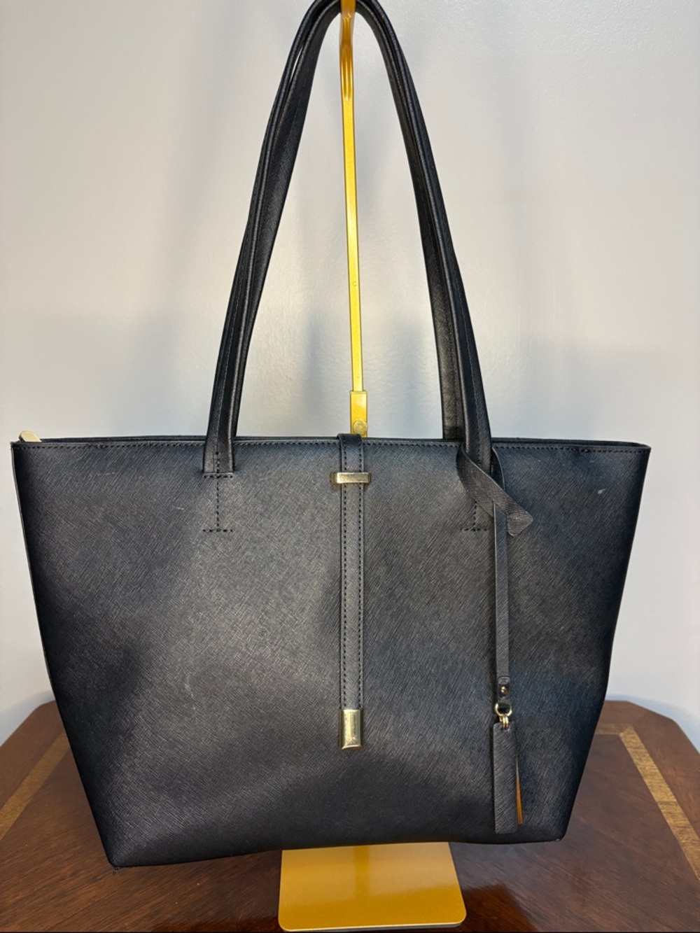 Vince Camuto Black Women's Saffiano Tote Handbag - Classic Everyday Tote